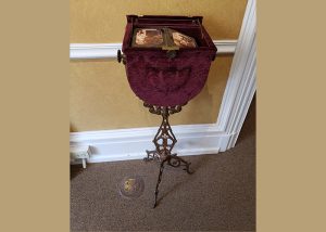 Victorian parlor viewer